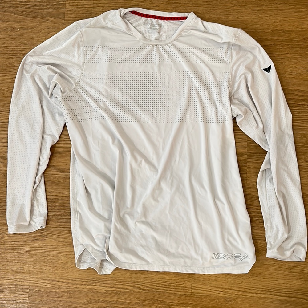 Luxury athleisure Korsa white long sleeve ventilated t shirt XL. Great condition
